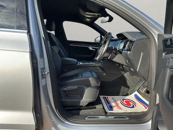Used Volkswagen Touareg 2018 for sale - 76000610: Photo 3