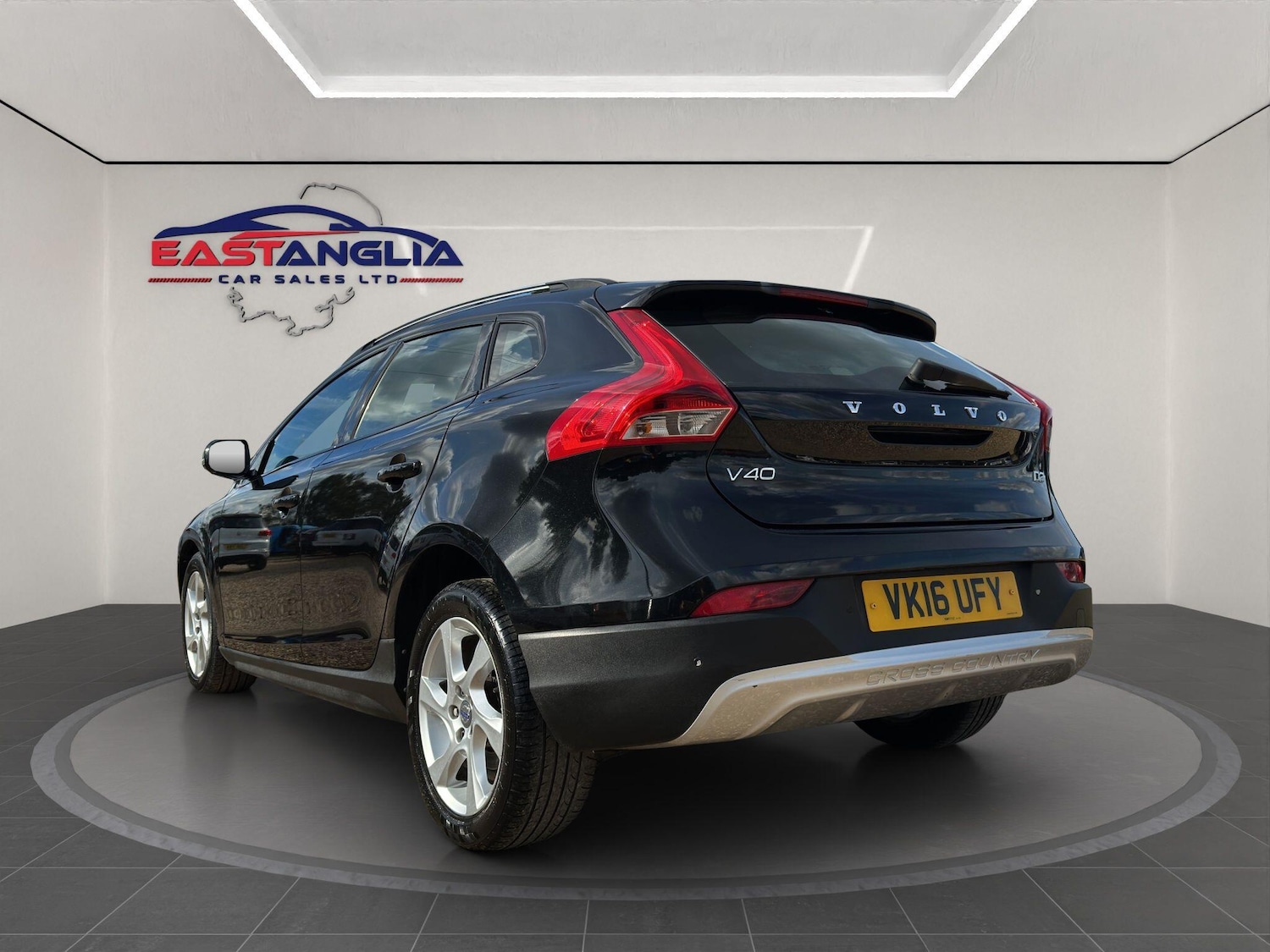 Used Volvo V40 Cross Country 2016 for sale - 76108682: Photo 2