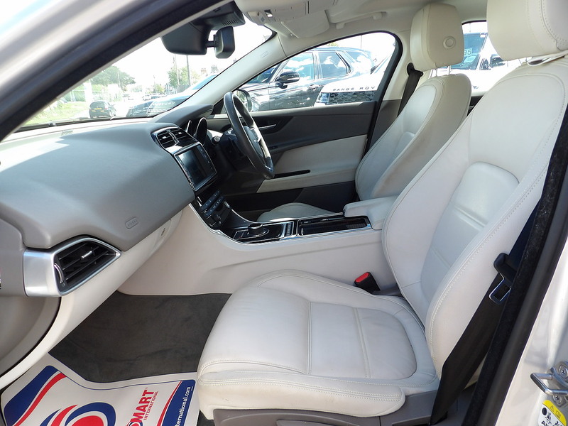 Used Jaguar XE 2017 for sale - 76308095: Photo 7