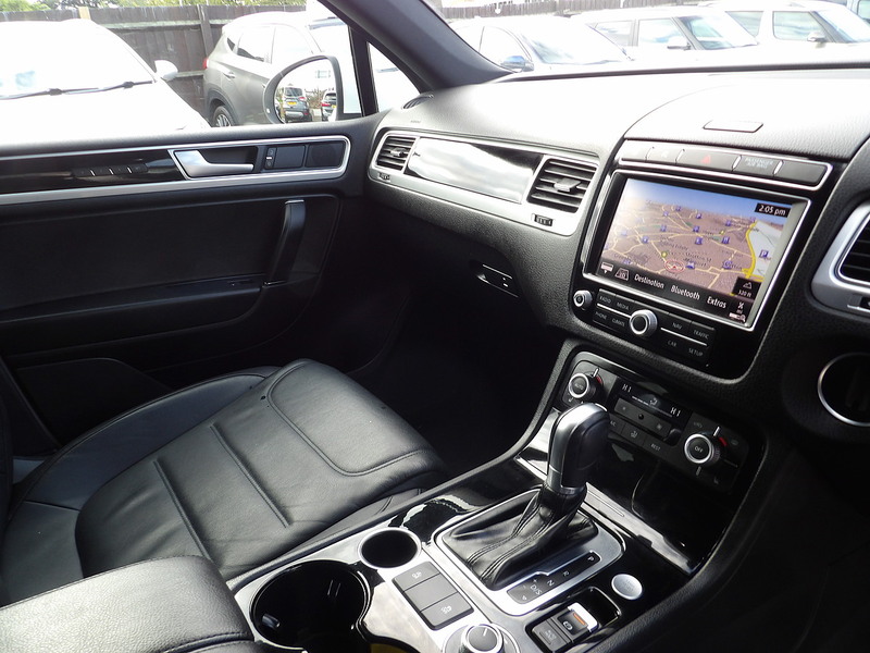 Used Volkswagen Touareg 2017 for sale - 76308048: Photo 17