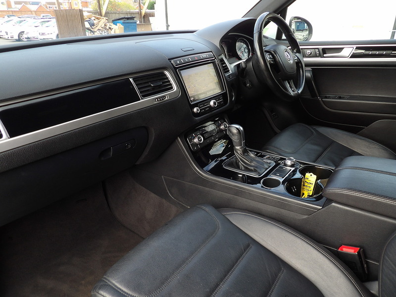 Used Volkswagen Touareg 2017 for sale - 76308048: Photo 8