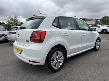 Used Volkswagen Polo 2015 for sale - 79591577: Photo