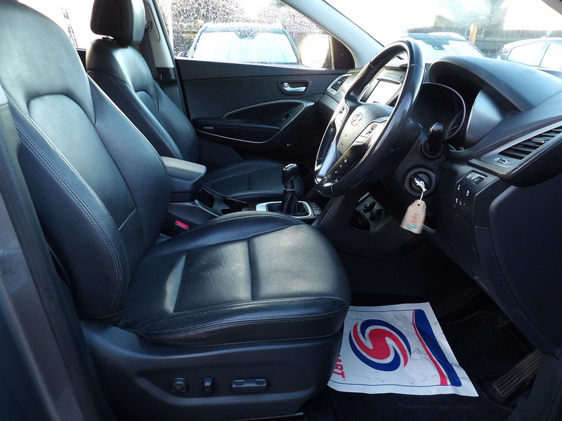 Used Hyundai Santa Fe 2017 for sale - 76891545: Photo 44