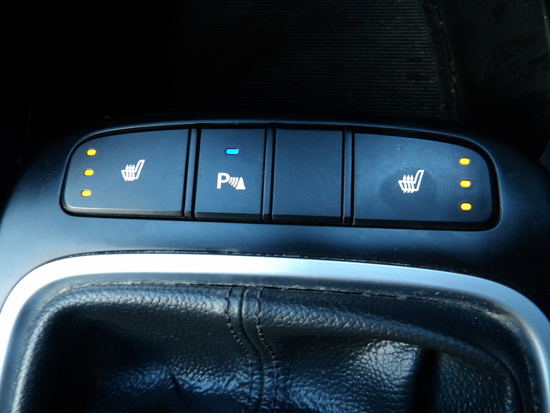 Used Hyundai Santa Fe 2017 for sale - 76891545: Photo 65