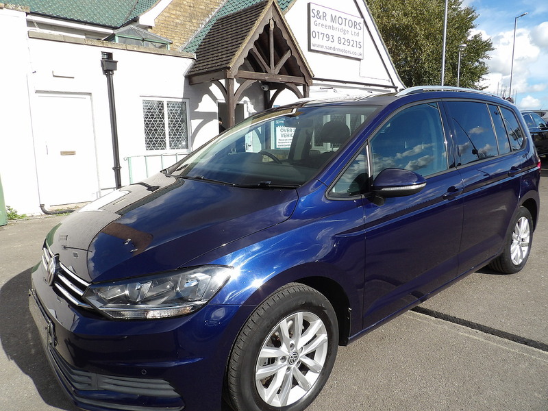 Used Volkswagen Touran 2016 for sale - 76339752: Photo 1
