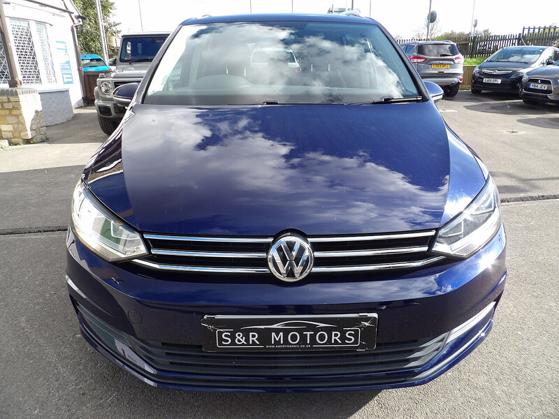 Used Volkswagen Touran 2016 for sale - 76339752: Photo 2