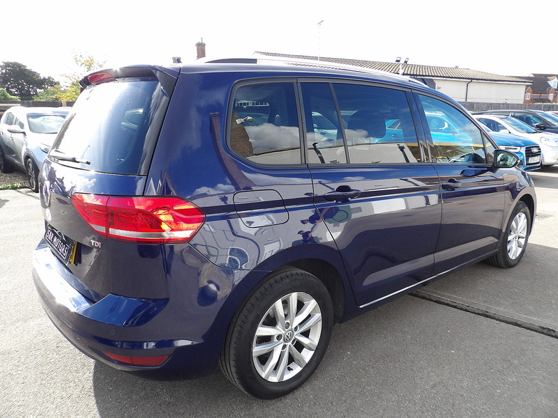 Used Volkswagen Touran 2016 for sale - 76339752: Photo 4
