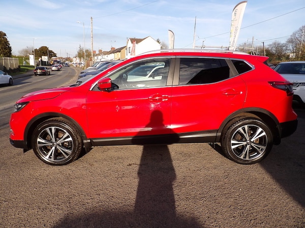 Used Nissan Qashqai 2017 for sale - 76308049: Photo 2