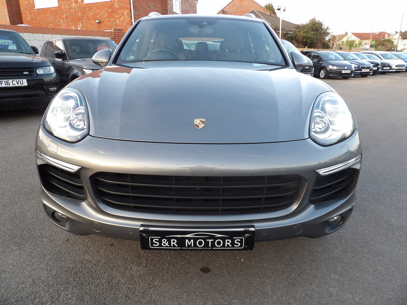 Used Porsche Cayenne 2016 for sale - 76308033: Photo 2