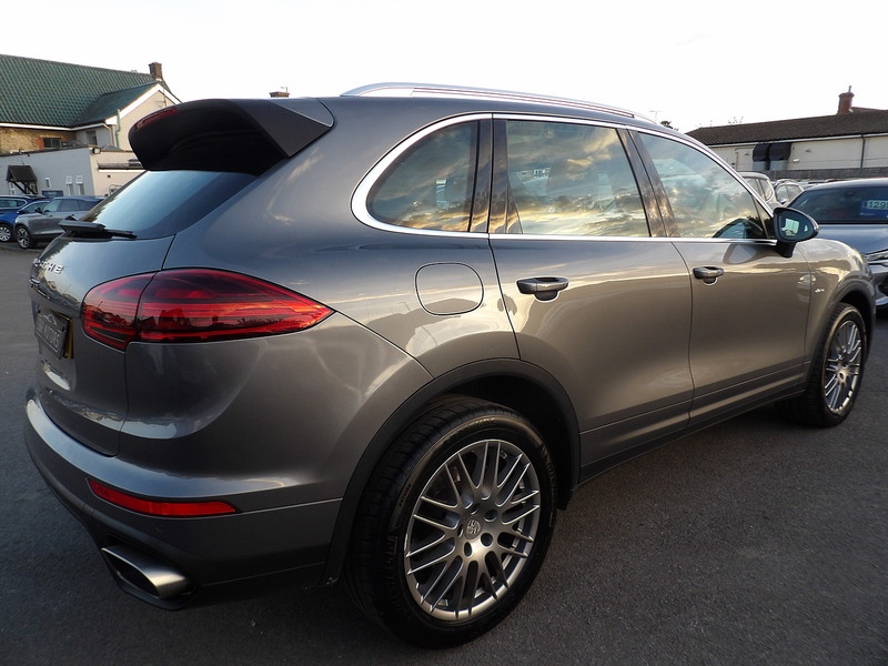 Used Porsche Cayenne 2016 for sale - 76308033: Photo 4