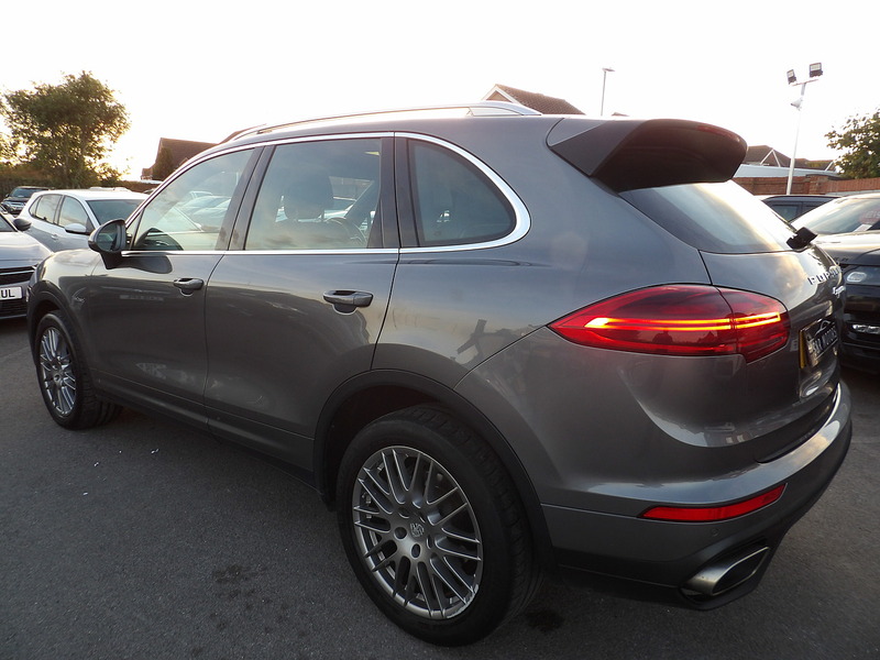 Used Porsche Cayenne 2016 for sale - 76308033: Photo 6