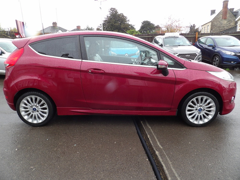 Used Ford Fiesta 2011 for sale - 76536244: Photo 2