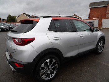 Used Kia Stonic 2018 for sale - 76308018: Photo