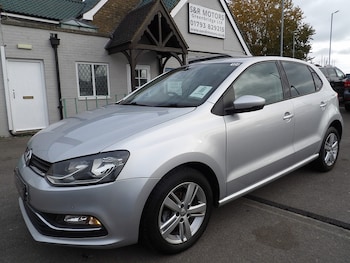 Used Volkswagen Polo 2016 for sale - 76308132: Photo