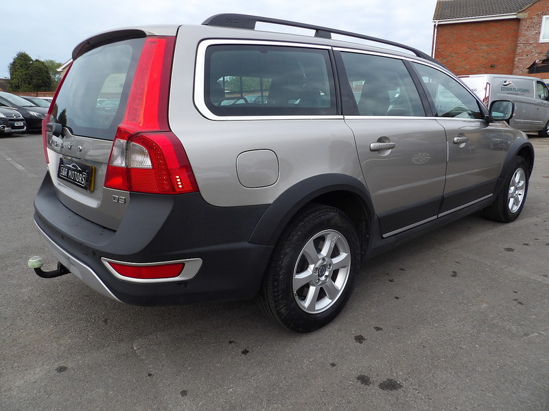 Used Volvo XC70 2011 for sale - 76308127: Photo 5