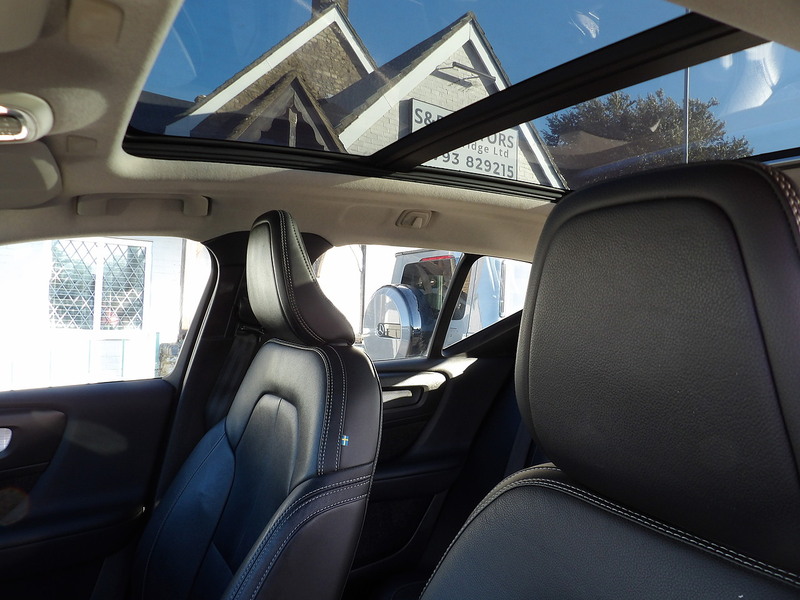 Used Volvo XC40 for sale - 76357032: Photo 25