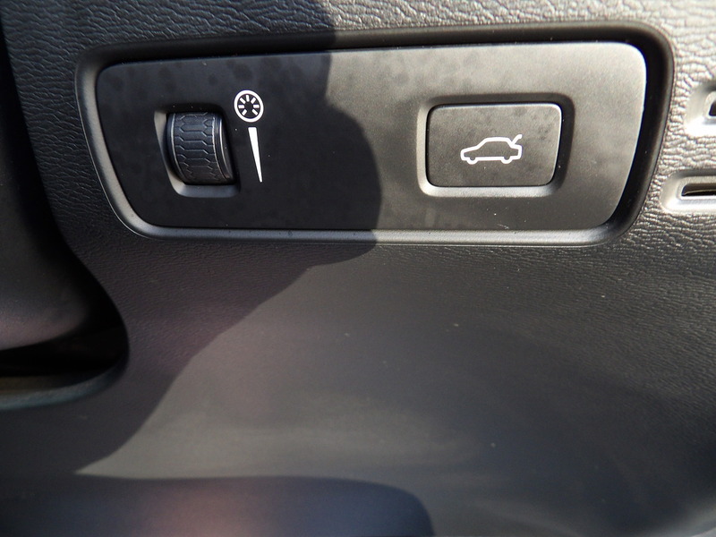 Used Volvo XC40 for sale - 76357032: Photo 43