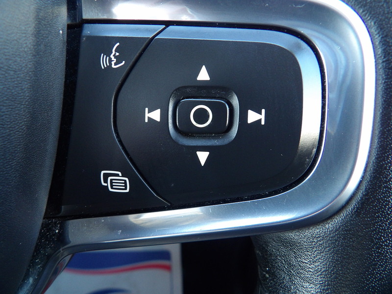 Used Volvo XC40 for sale - 76357032: Photo 44