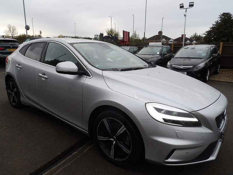 Used Volvo V40 2019 for sale - 76403233: Photo 3