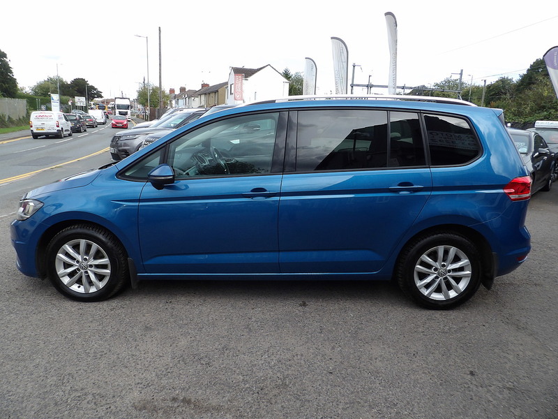 Used Volkswagen Touran 2018 for sale - 76308105: Photo 2