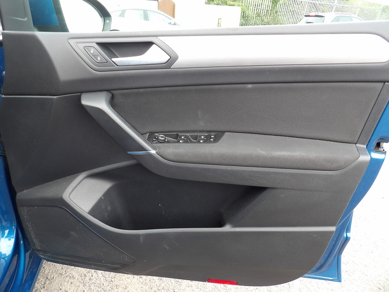 Used Volkswagen Touran 2018 for sale - 76308105: Photo 23