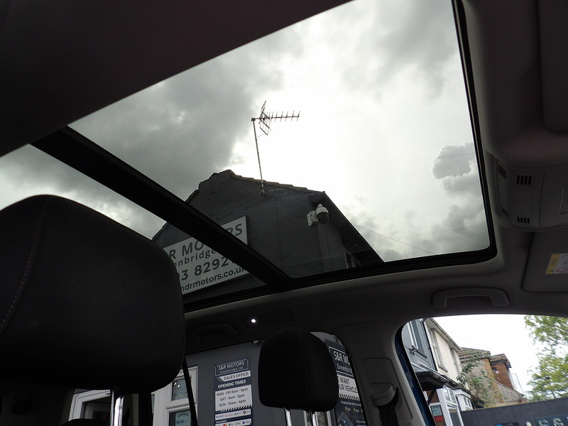 Used Volkswagen Touran 2018 for sale - 76308105: Photo 24