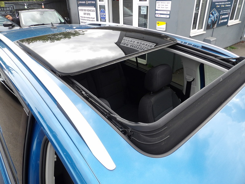 Used Volkswagen Touran 2018 for sale - 76308105: Photo 26