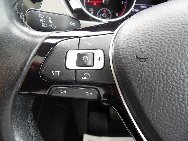 Used Volkswagen Touran 2018 for sale - 76308105: Photo 44