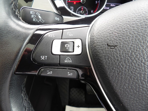 Used Volkswagen Touran 2018 for sale - 76308105: Photo 44