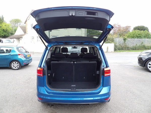 Used Volkswagen Touran 2018 for sale - 76308105: Photo 58