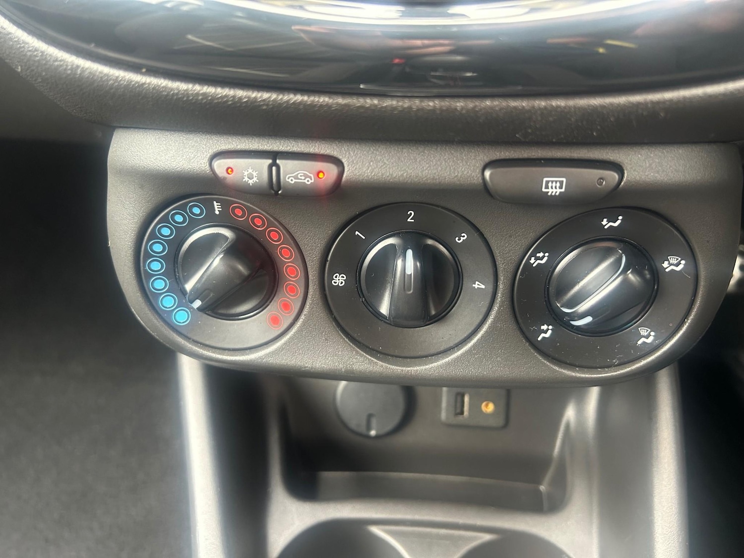 Used Vauxhall Corsa 2015 for sale - 76627468: Photo 32