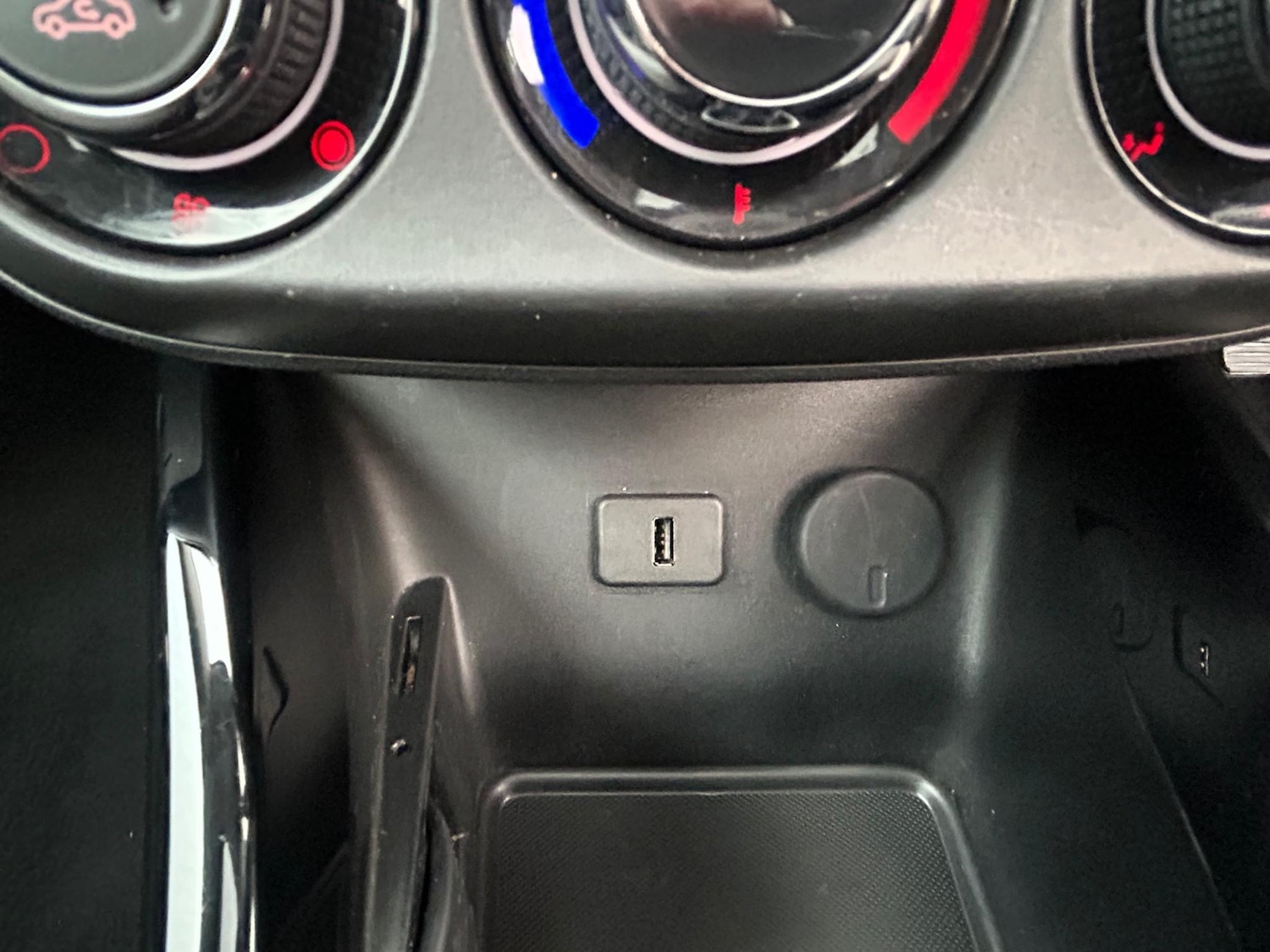 Used Vauxhall ADAM 2016 for sale - 77152404: Photo 31