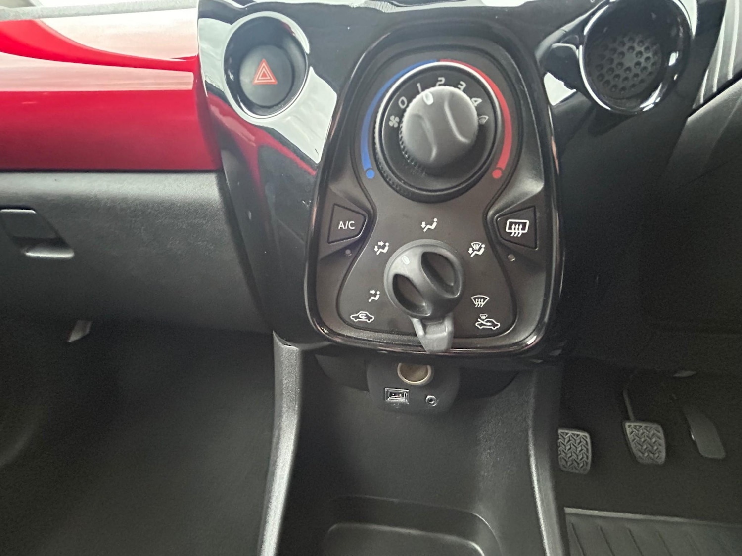 Used Toyota AYGO 2015 for sale - 76627467: Photo 36