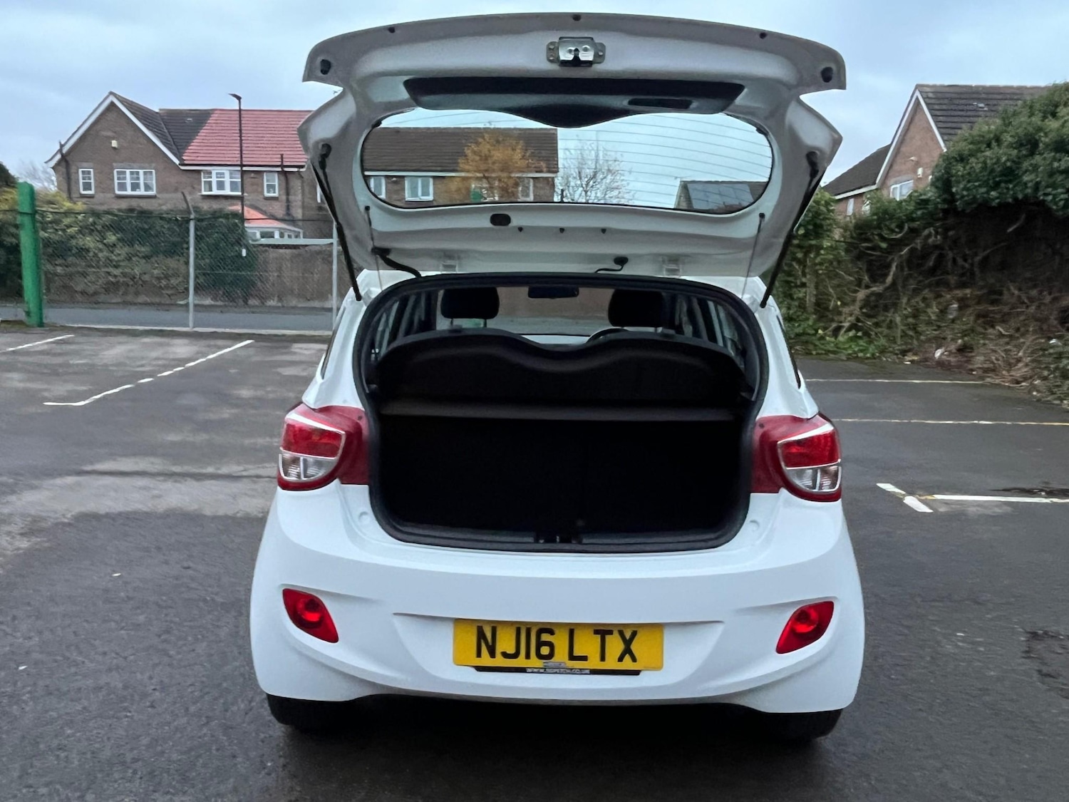 Used Hyundai i10 2016 for sale - 76758482: Photo 8