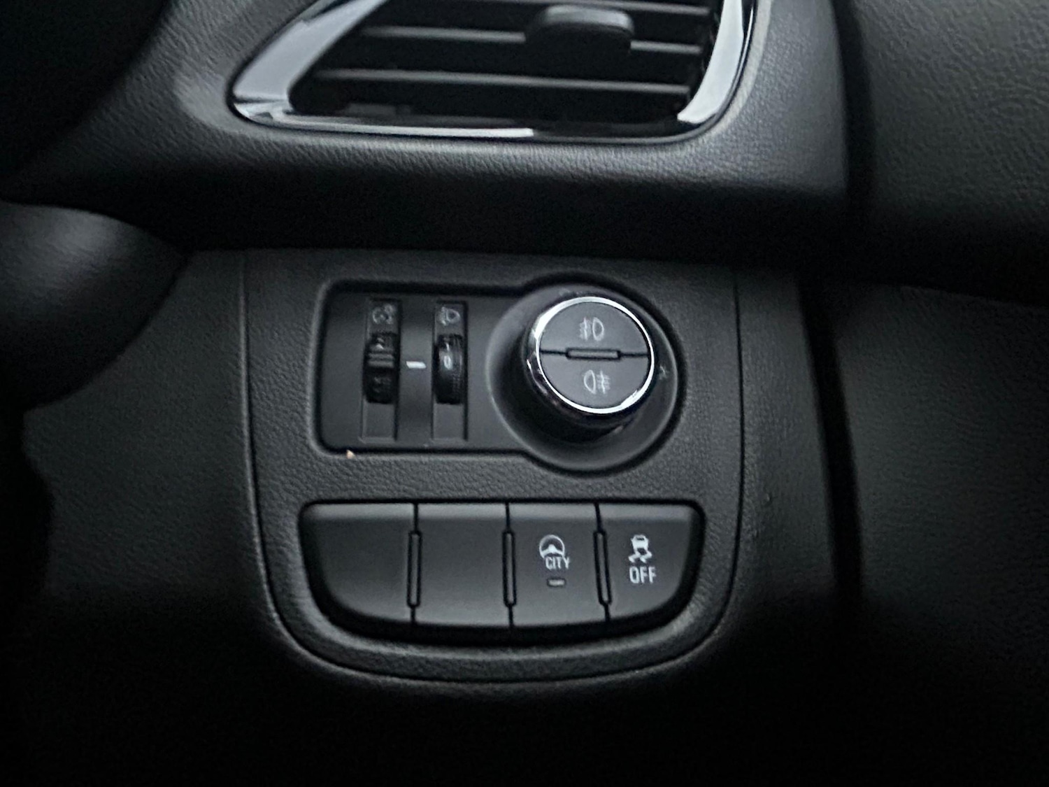 Used Vauxhall Viva 2016 for sale - 77319380: Photo 38