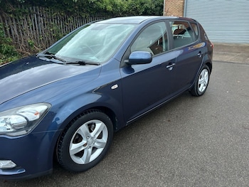 Used Kia Ceed 2011 for sale - 76942803: Photo