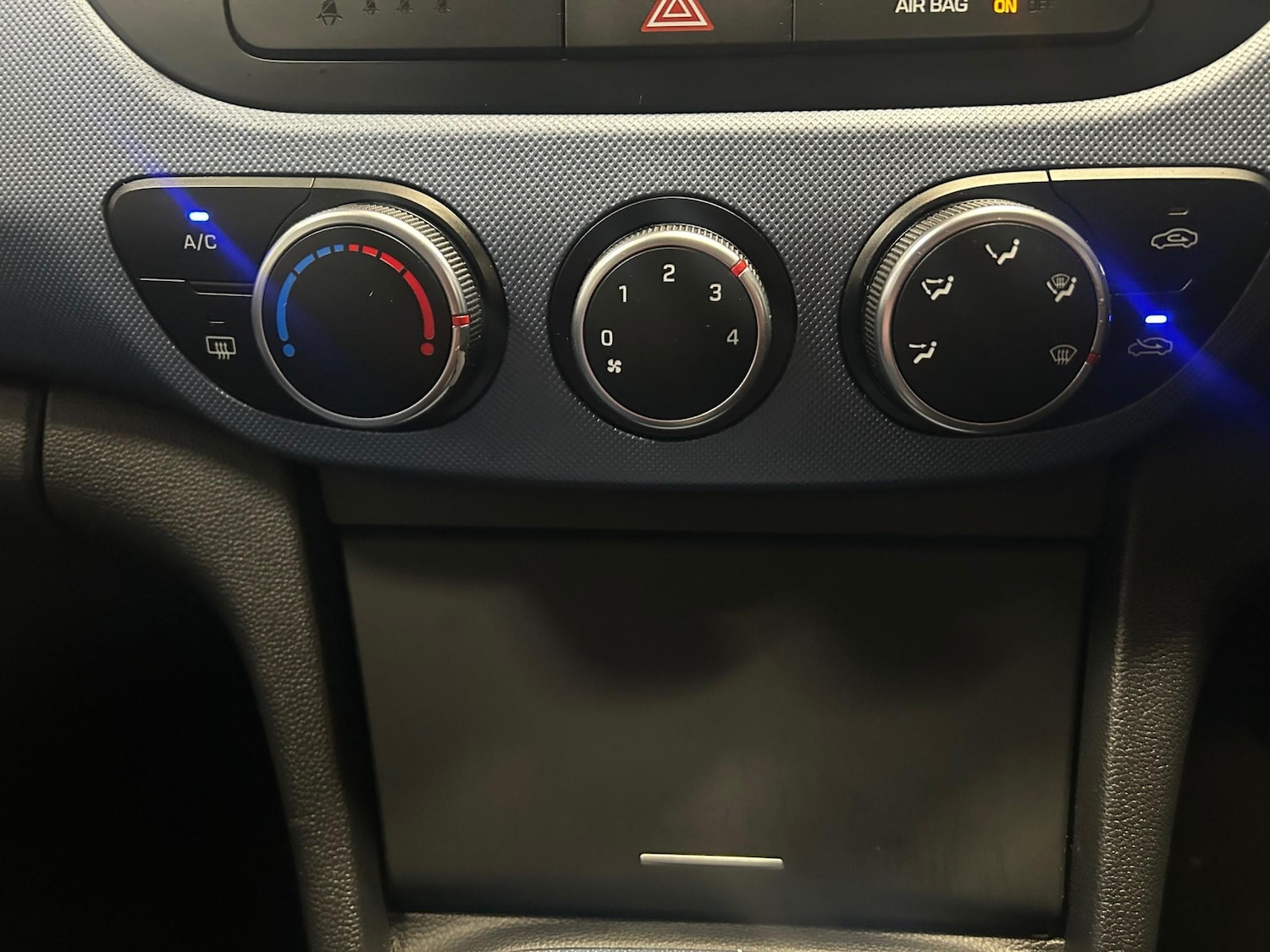 Used Hyundai i10 2014 for sale - 76665218: Photo 27