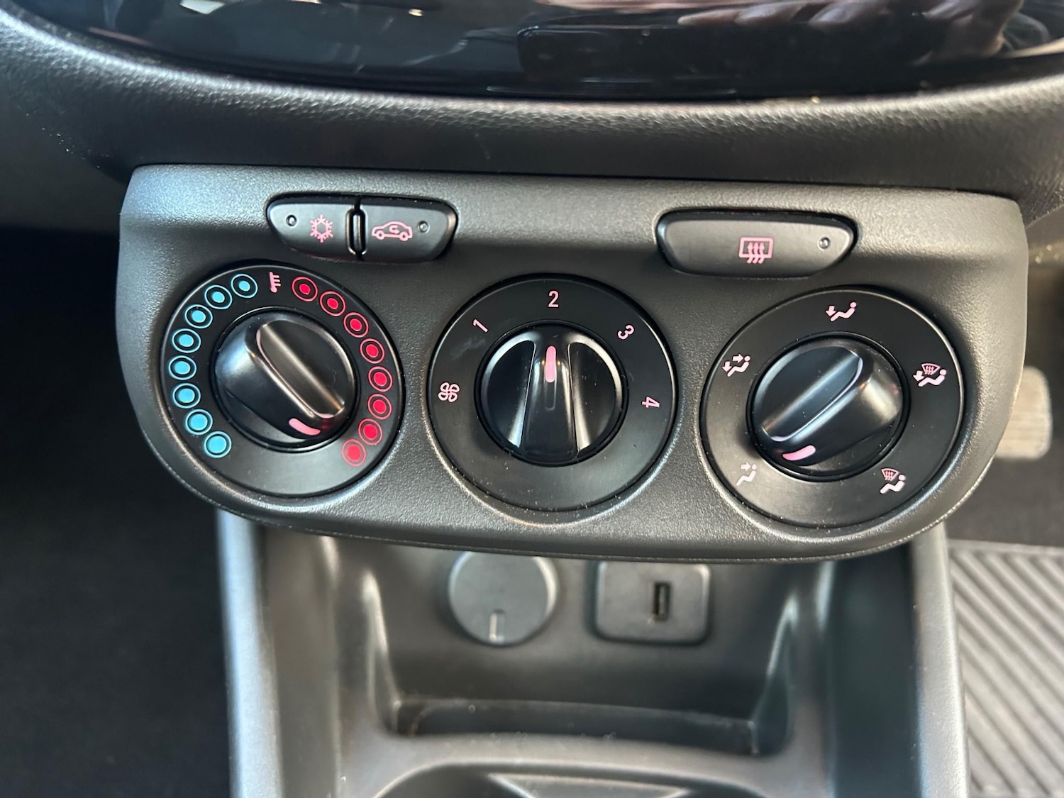 Used Vauxhall Corsa 2016 for sale - 76627478: Photo 24