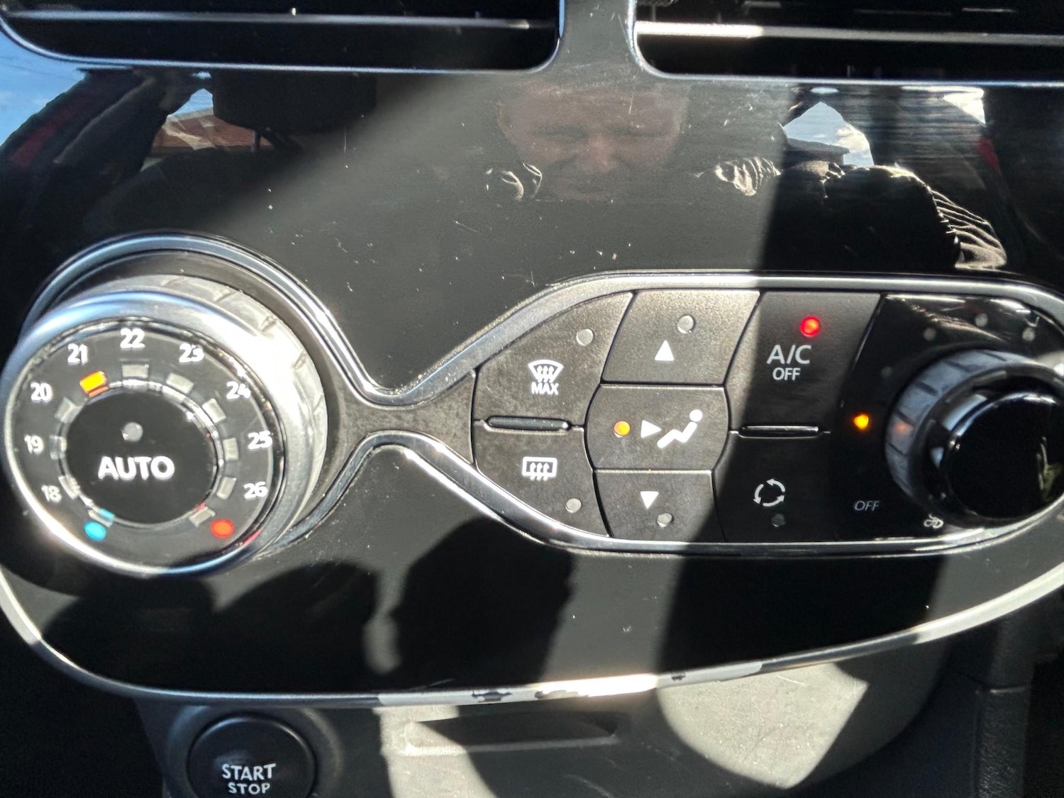 Used Renault Clio 2015 for sale - 77890713: Photo 32