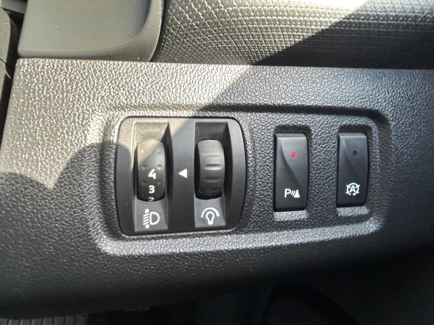 Used Renault Clio 2015 for sale - 77890713: Photo 38