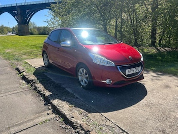 Used Peugeot 208 2015 for sale - 79089113: Photo