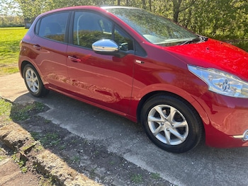 Used Peugeot 208 2015 for sale - 79089113: Photo