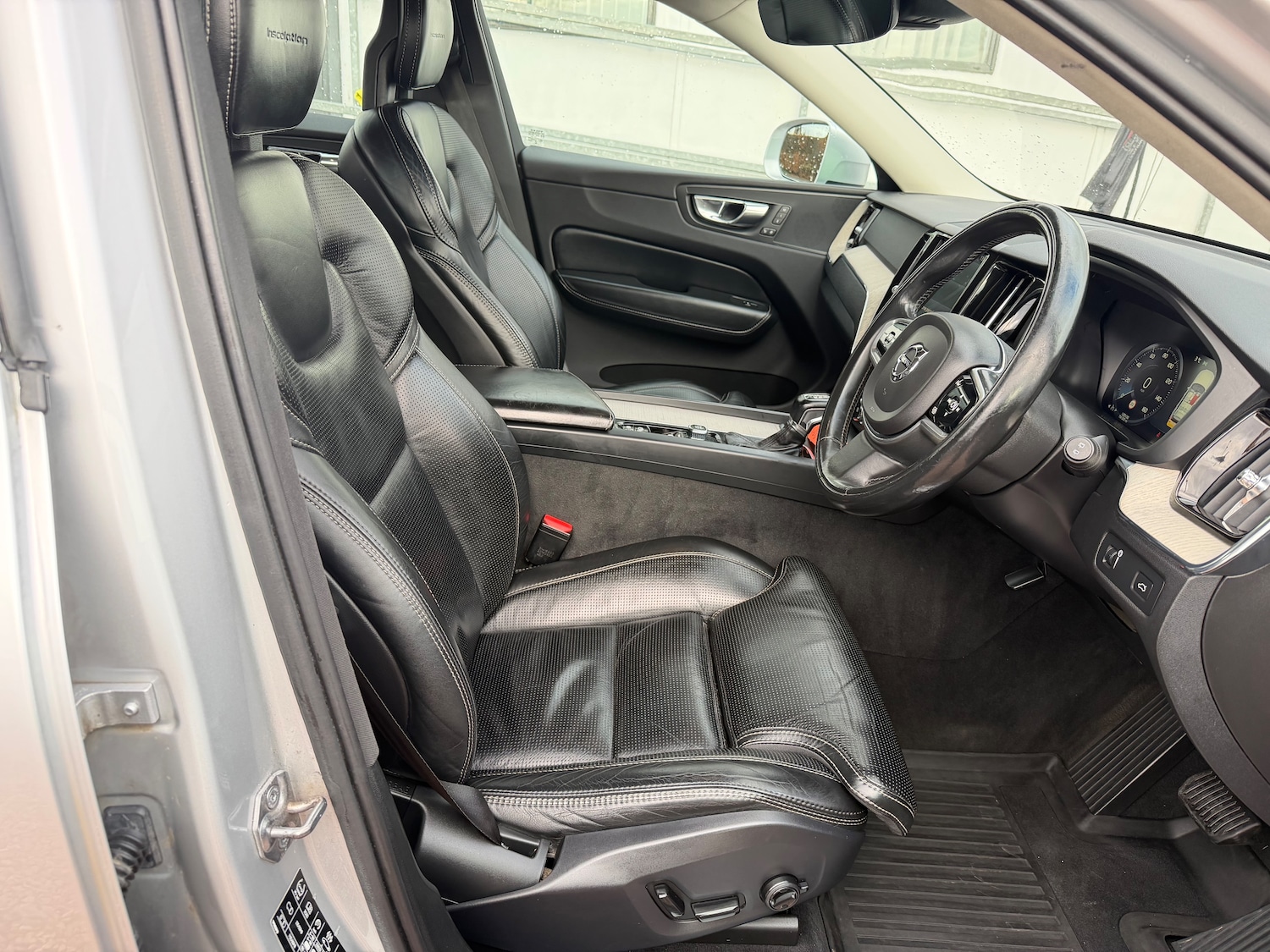 Used Volvo XC60 2018 for sale - 77533639: Photo 11