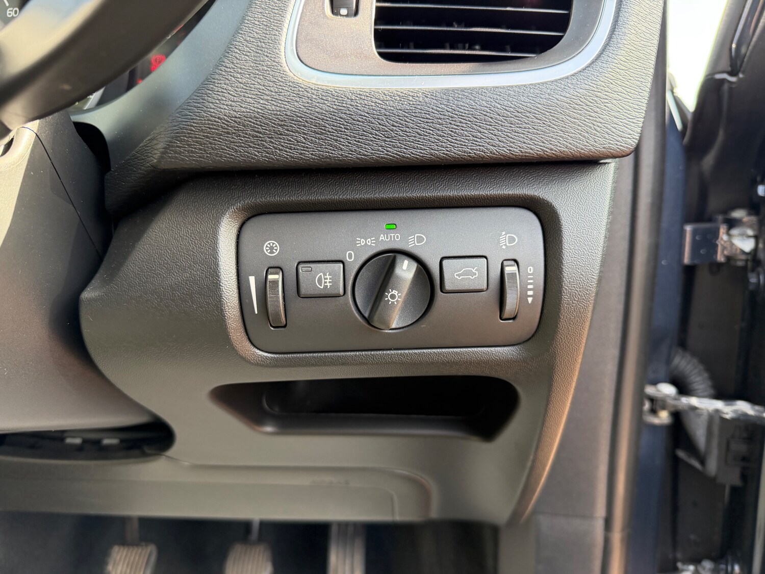 Used Volvo V40 2013 for sale - 77951743: Photo 15