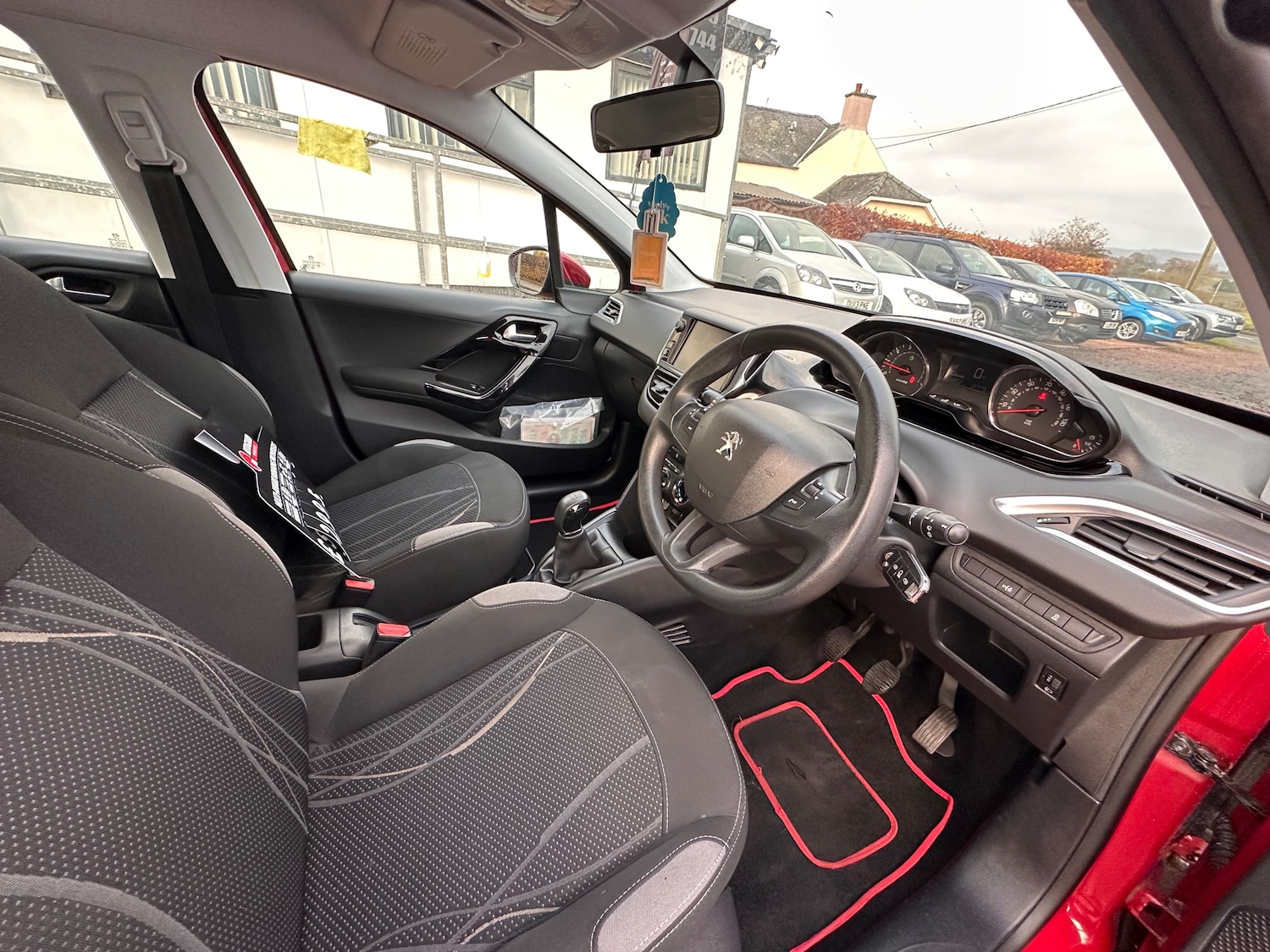 Used Peugeot 208 2013 for sale - 76495795: Photo 12