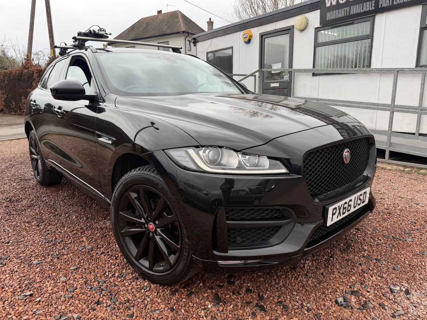 Used Jaguar F-Pace 2016 for sale - 77764196: Photo 4