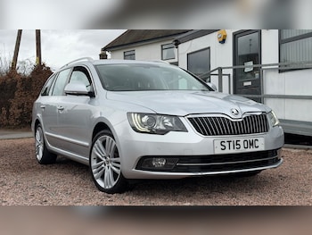 Used Skoda Superb 2015 for sale - 77989792: Photo