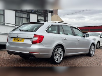 Used Skoda Superb 2015 for sale - 77989792: Photo