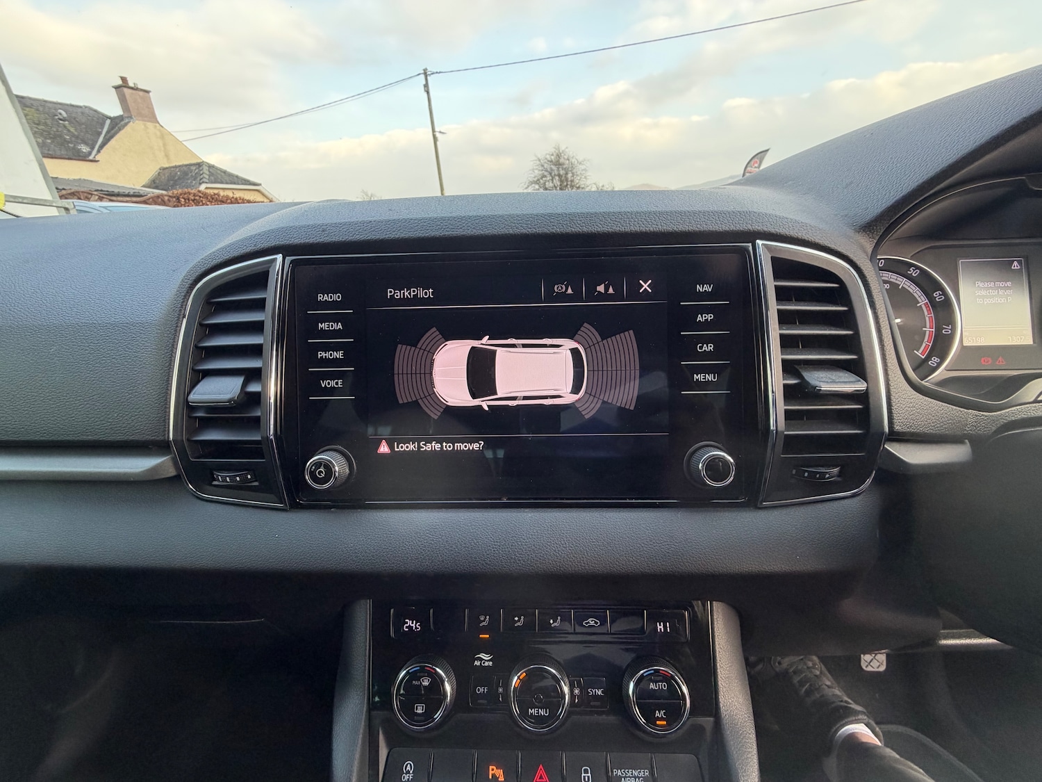 Used Skoda Karoq 2018 for sale - 77747371: Photo 15