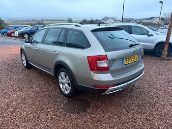 Used Skoda Octavia 2015 for sale - 77747412: Photo